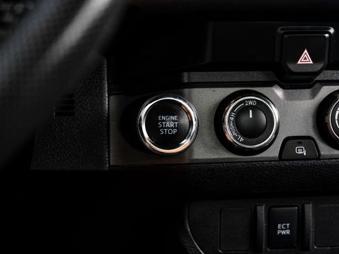 Used 2020 Toyota Tacoma TRD Off-Road AWD/4WD image 17