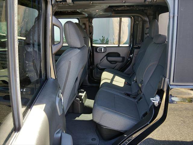Certified 2025 Jeep Gladiator Sport AWD/4WD image 9