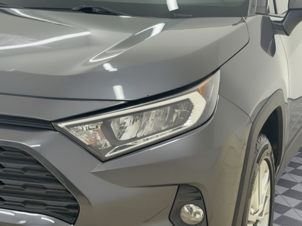 Used 2019 Toyota RAV4 XLE Premium FWD image 12