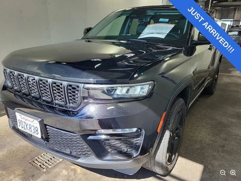 Used 2023 Jeep Grand Cherokee Limited w/ Luxury Tech Group II AWD/4WD image 3