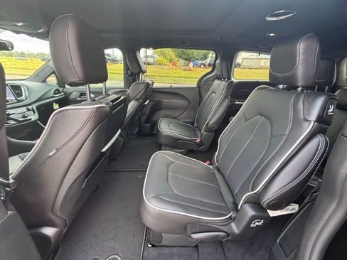 New 2026 Chrysler Pacifica Limited w/ Uconnect Theater Family Group image 14