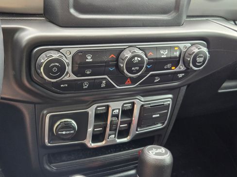 Used 2018 Jeep Wrangler Unlimited Sport S AWD/4WD image 17