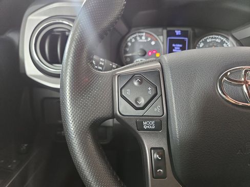 Used 2019 Toyota Tacoma TRD Sport w/ Technology Package image 15