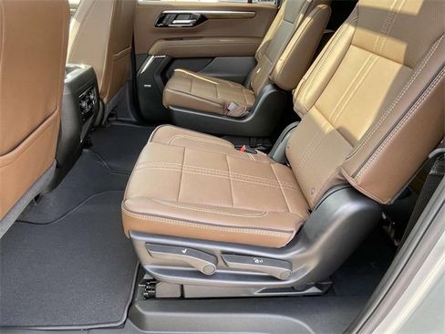 New 2026 Chevrolet Suburban High Country image 8