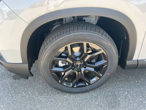 New 2025 Honda Pilot Touring image 4