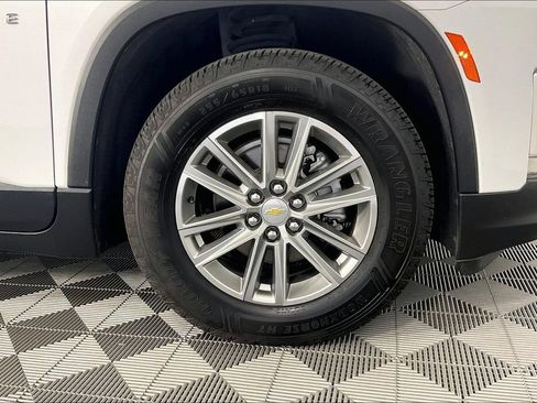 Used 2023 Chevrolet Traverse LT FWD image 10