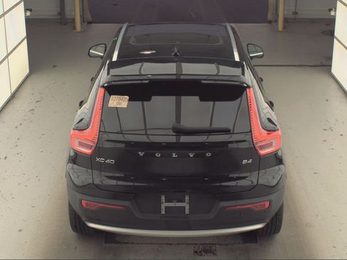 Used 2023 Volvo XC40 B4 Plus w/ Driver Assist Package FWD image 19