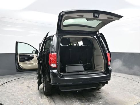 Used 2019 Dodge Grand Caravan SE image 44