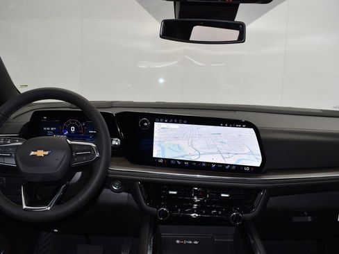 New 2025 Chevrolet Suburban Premier image 19