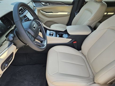 New 2025 Jeep Grand Cherokee L Limited w/ Trailer Tow Package image 15