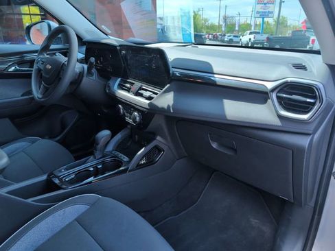 Used 2025 Chevrolet TrailBlazer LT AWD/4WD image 29