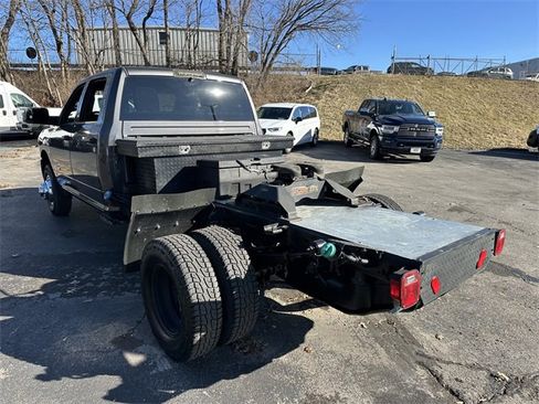 Used 2022 RAM 3500 Tradesman w/ Chrome Appearance Group image 8