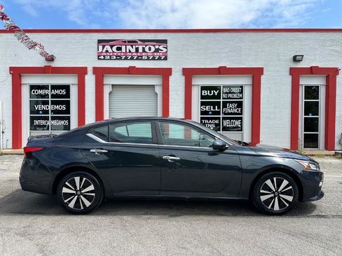 Used 2021 Nissan Altima 2.5 SV FWD image 1