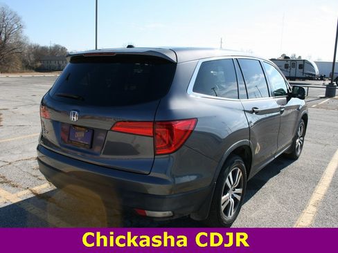 Used 2017 Honda Pilot EX image 7