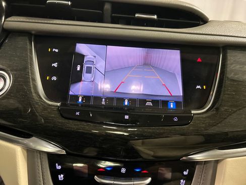 Used 2021 Cadillac XT6 Premium Luxury image 18