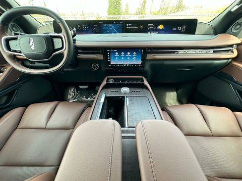 New 2026 Lincoln Navigator Reserve AWD/4WD image 22