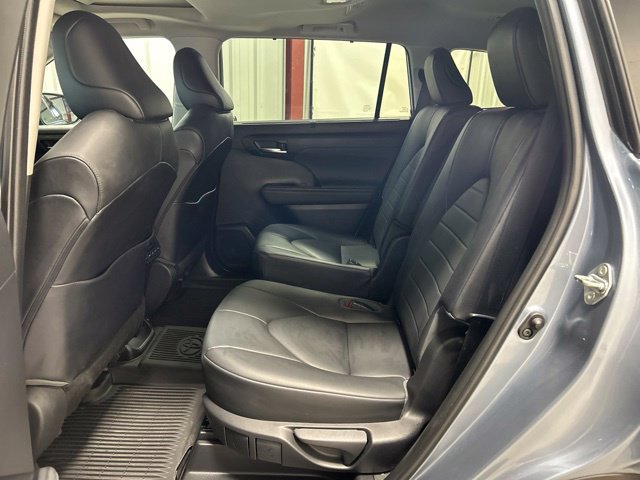 Used 2020 Toyota Highlander XLE AWD/4WD image 15