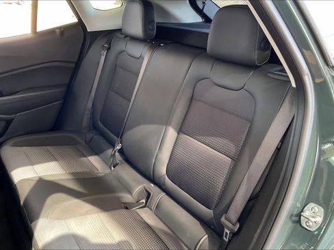 Certified 2025 Chevrolet Trax LT image 19