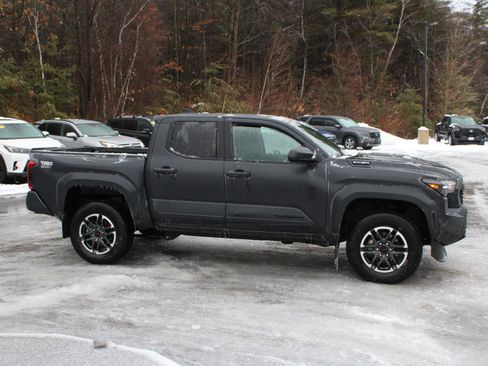 Used 2024 Toyota Tacoma TRD Sport image 4