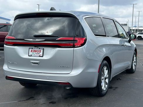 New 2026 Chrysler Pacifica Limited image 7