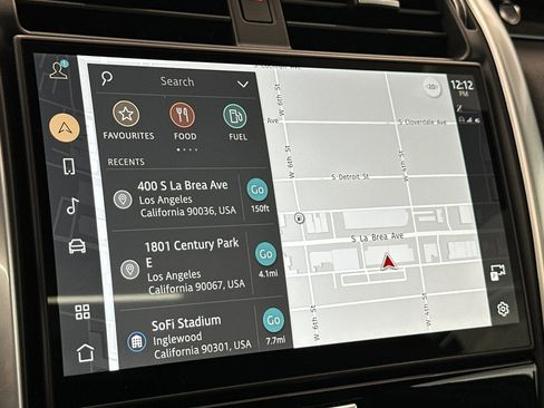 Used 2025 Land Rover Discovery S image 21