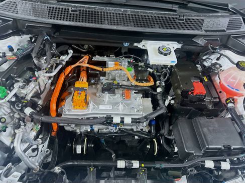 Used 2025 Chevrolet Equinox EV LT w/ Convenience Package image 33