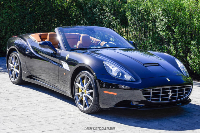 Used 2013 Ferrari California RWD image 11