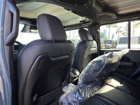 New 2026 Jeep Gladiator Sport image 9