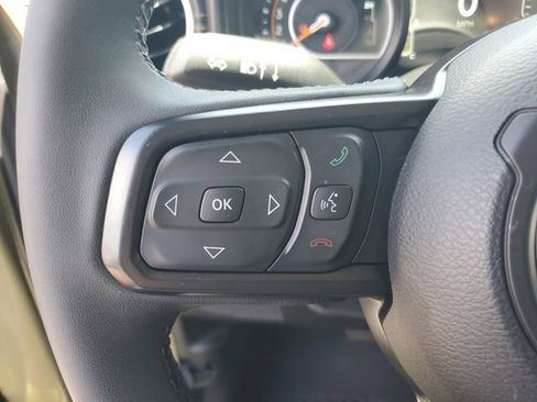 Used 2025 Jeep Gladiator Sport AWD/4WD image 11