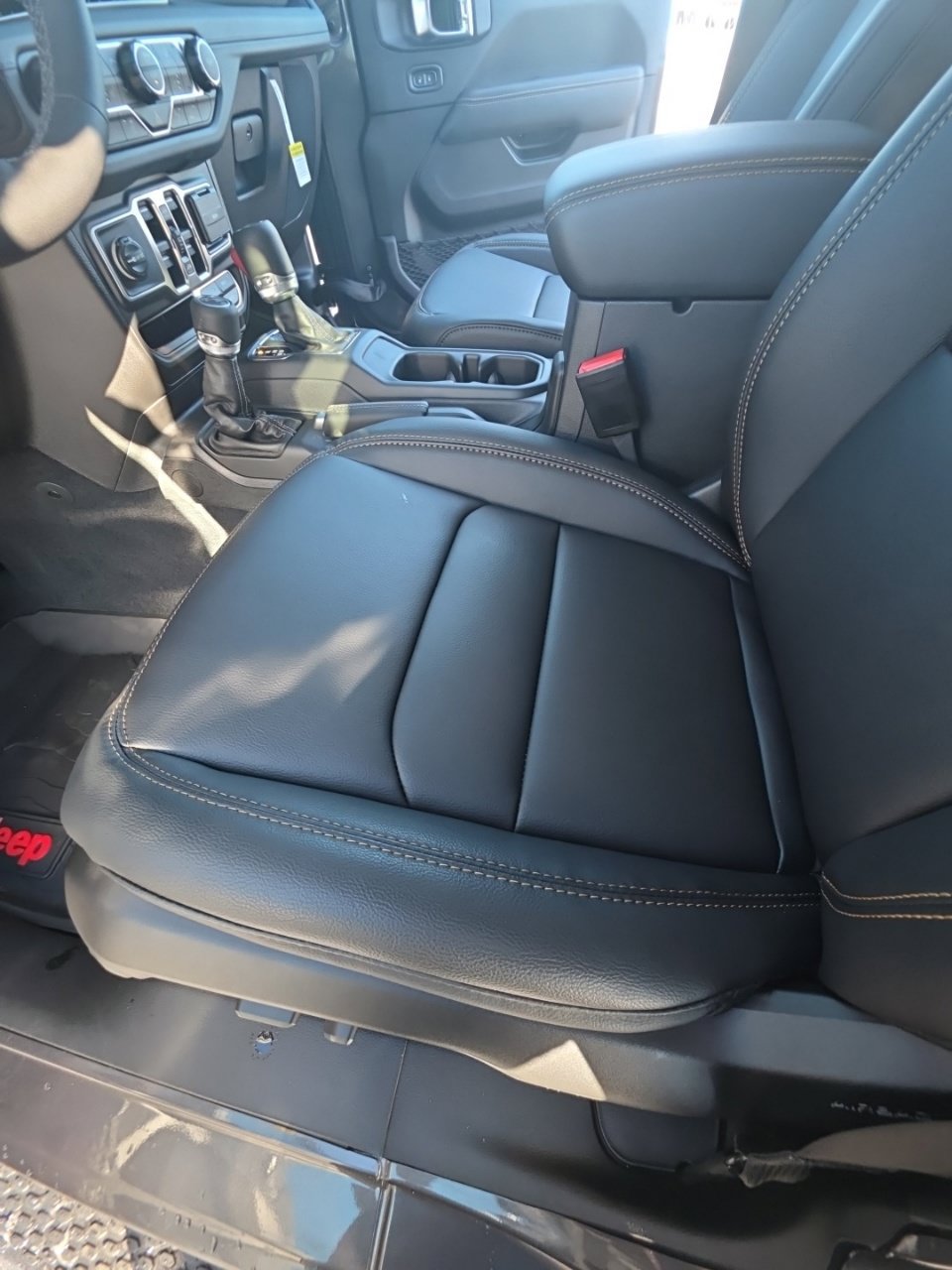 New 2026 Jeep Wrangler Unlimited Sahara AWD/4WD image 21