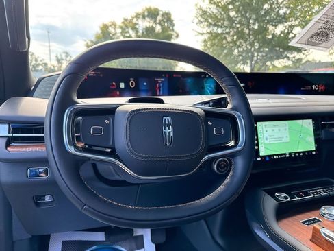 Used 2025 Lincoln Navigator Black Label image 21