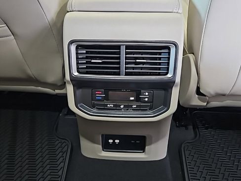 New 2026 Volkswagen Atlas SE image 18