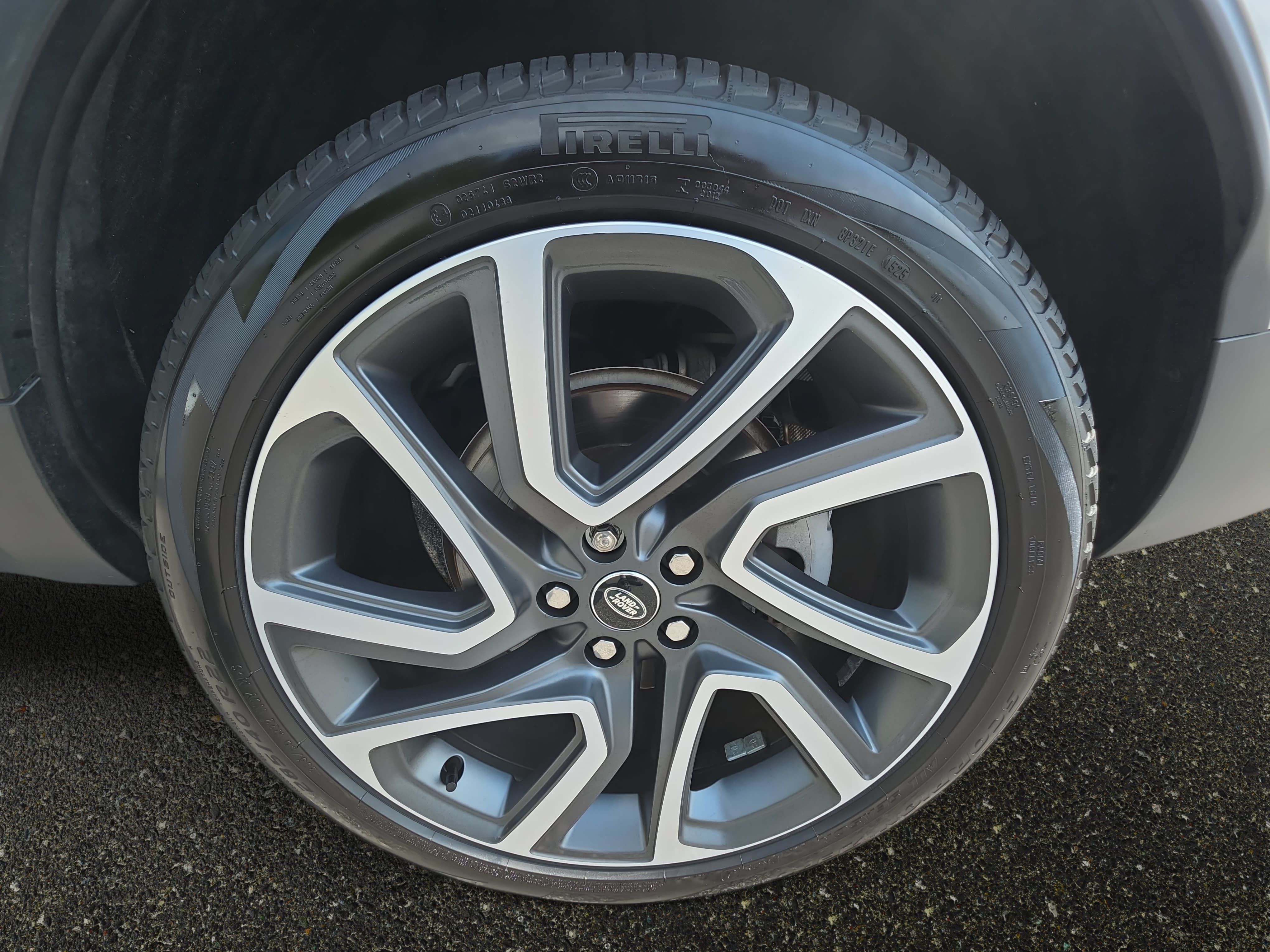 Certified 2025 Land Rover Discovery S AWD/4WD image 36