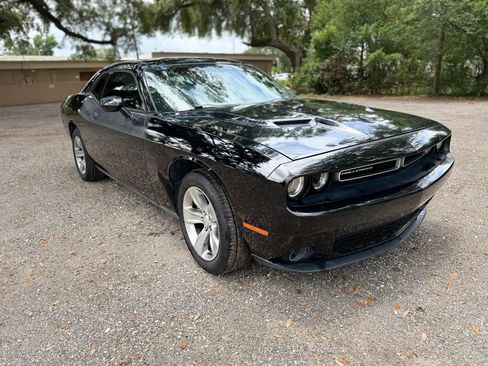 Used 2016 Dodge Challenger SXT RWD image 3