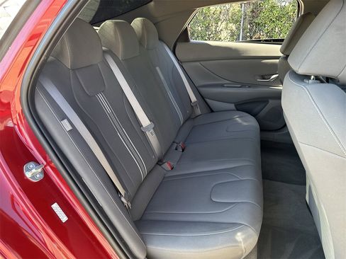 Used 2024 Hyundai Elantra SEL image 28