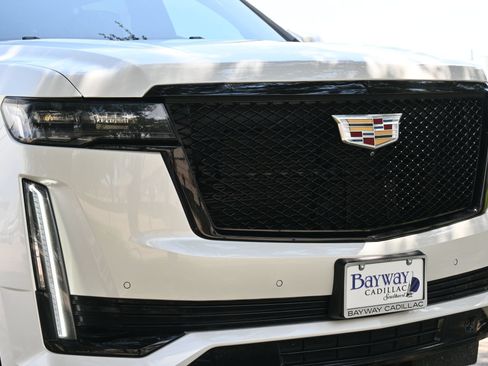 Used 2021 Cadillac Escalade ESV Sport w/ Driver Assist Tech Package AWD/4WD image 28