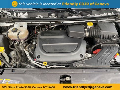 Used 2024 Chrysler Pacifica Touring-L image 25