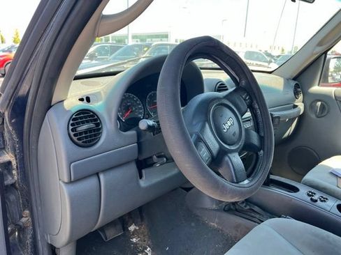 Used 2007 Jeep Liberty Sport AWD/4WD image 9