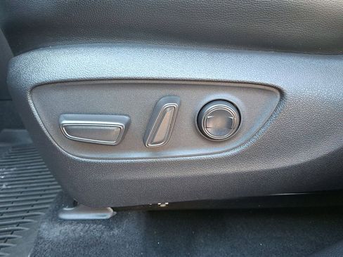 Used 2021 Toyota Highlander XLE image 18