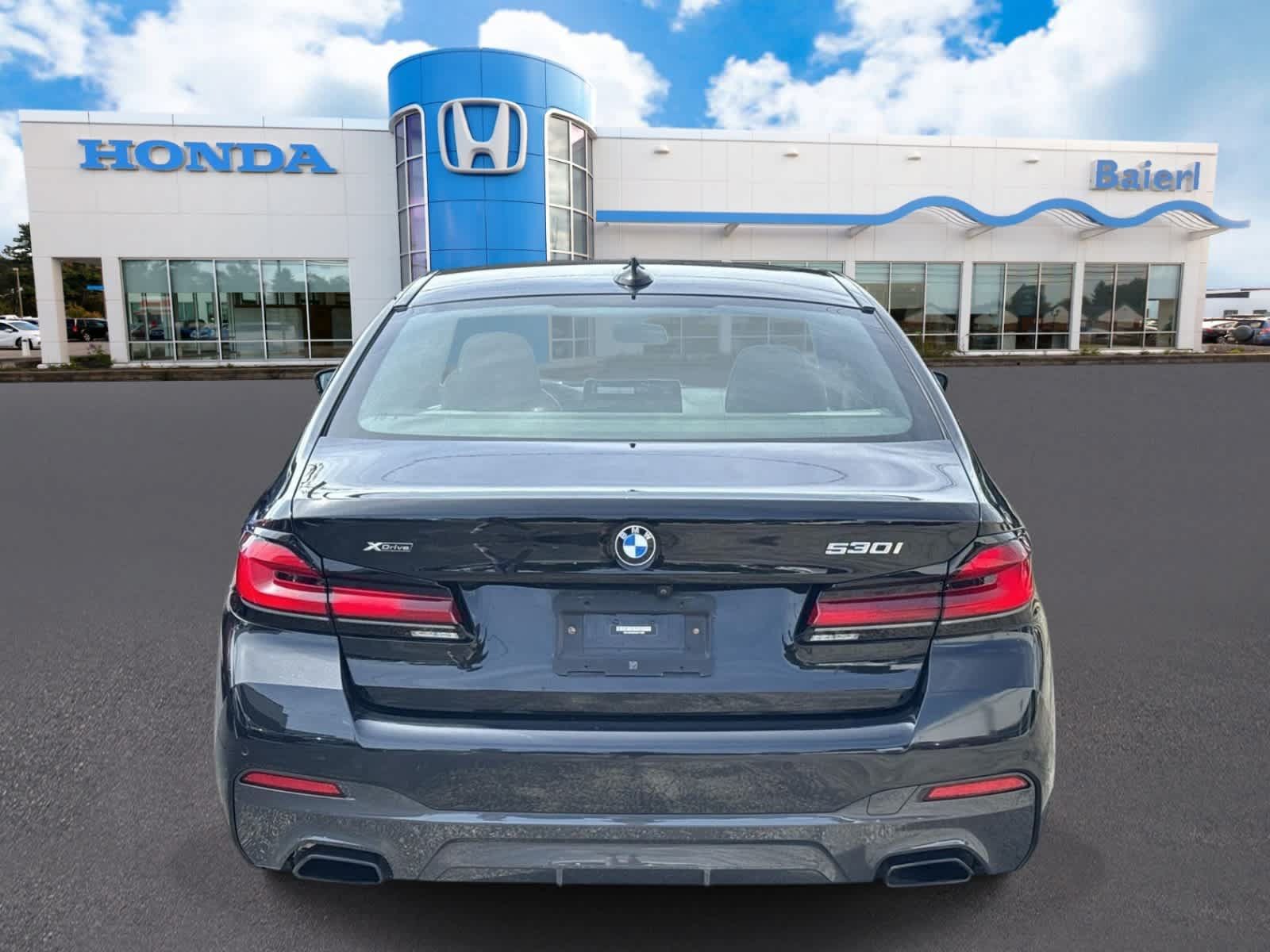 Used 2022 BMW 530i xDrive w/ M Sport Package AWD/4WD image 4