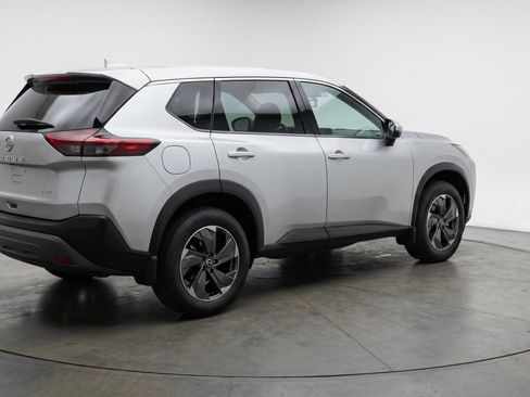 Used 2025 Nissan Rogue SV image 9