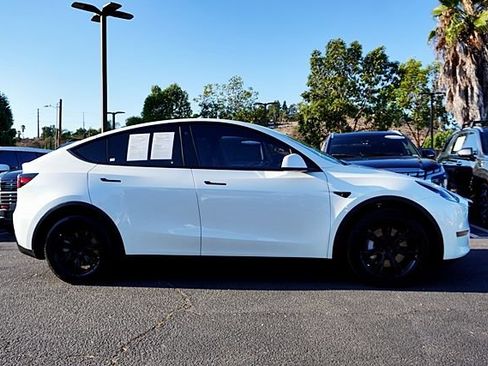 Used 2021 Tesla Model Y Long Range AWD/4WD image 6