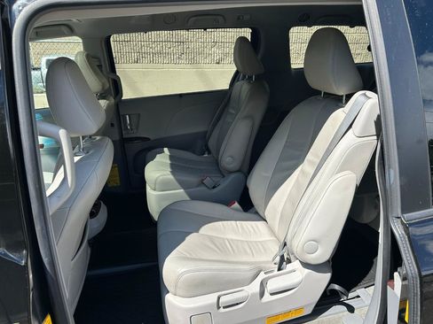 Used 2014 Toyota Sienna XLE AWD/4WD image 14