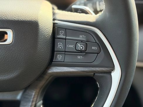 Used 2023 Jeep Grand Cherokee L Limited AWD/4WD image 28