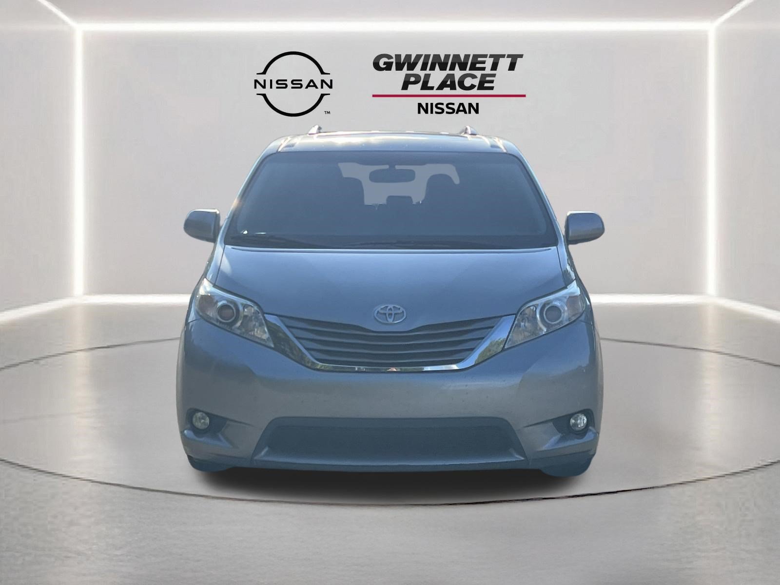 Used 2016 Toyota Sienna XLE w/ XLE Navigation Package FWD image 29