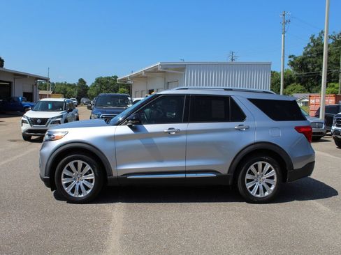 Used 2021 Ford Explorer Limited w/ Equipment Group 301A RWD image 8