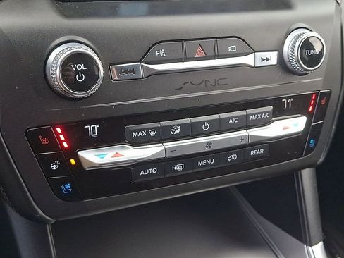 Used 2020 Ford Explorer Platinum w/ Premium Technology Package AWD/4WD image 15