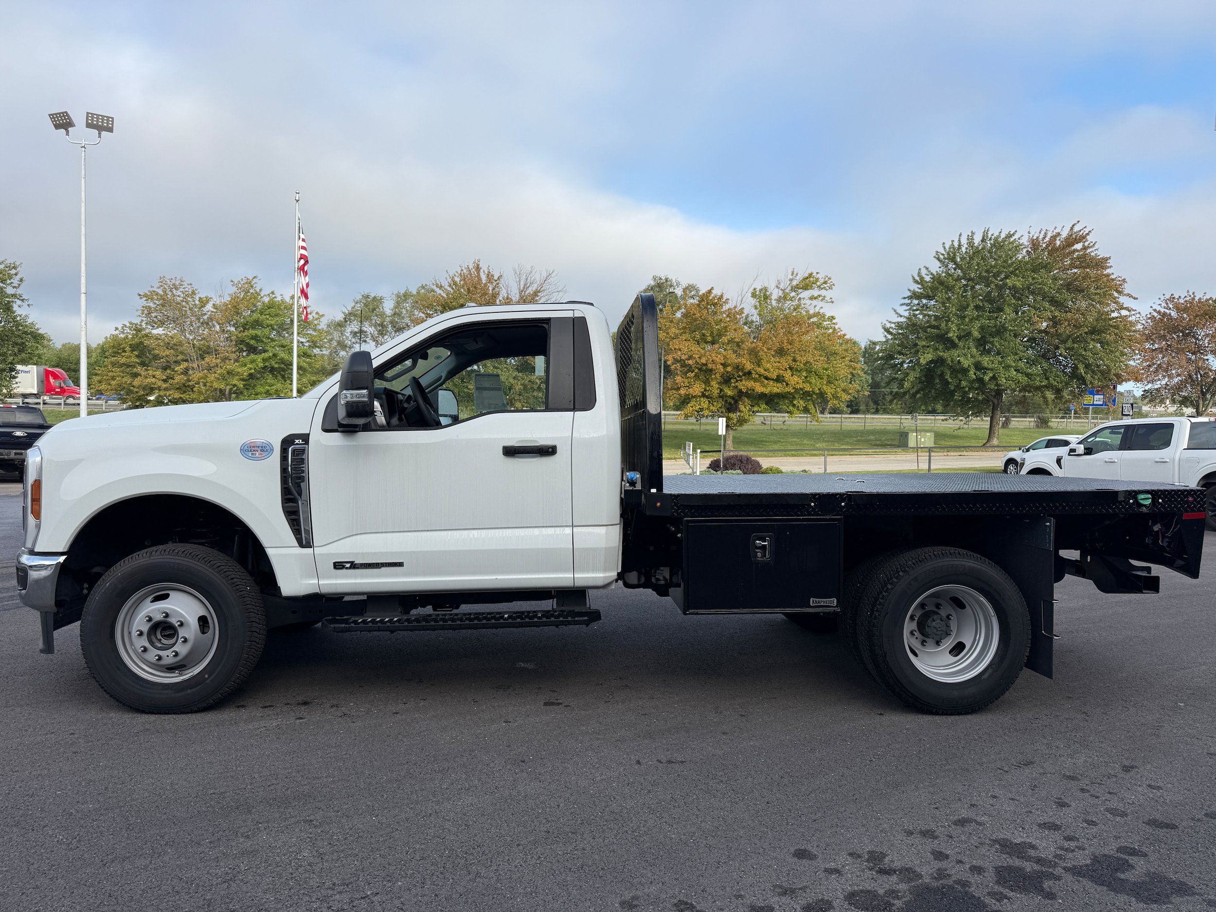 New 2025 Ford F350 4x4 Regular Cab DRW Super Duty image 5