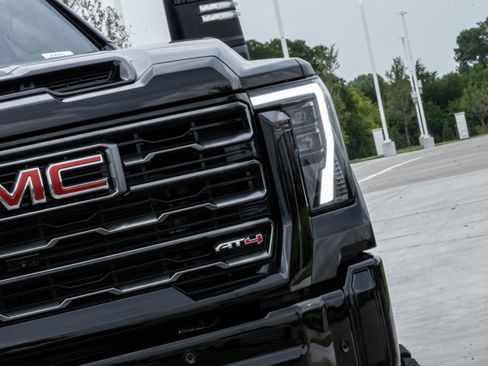 Used 2026 GMC Sierra 2500 AT4 w/ Technology Package AWD/4WD image 11