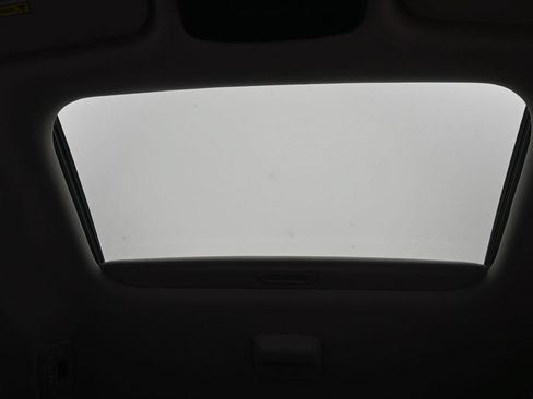 Used 2025 Kia Carnival SX w/ SX Dark Edition Package FWD image 24